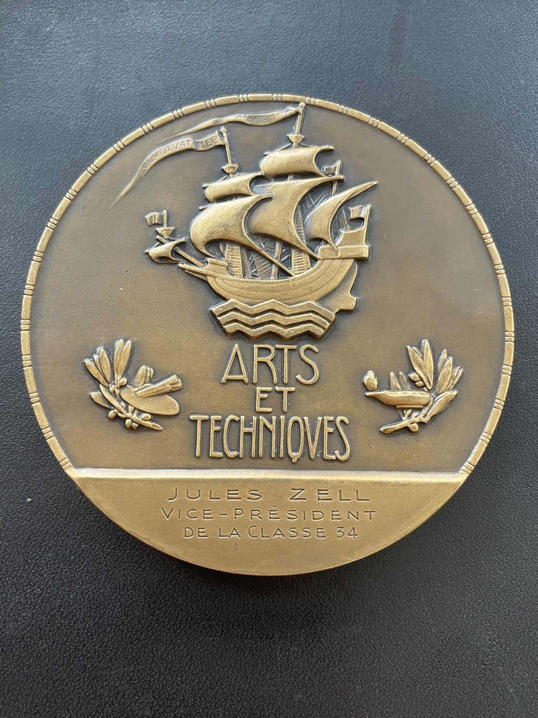 欧洲章牌-拍卖第24场 1937年法国巴黎世博会大铜章  直径：77 mm