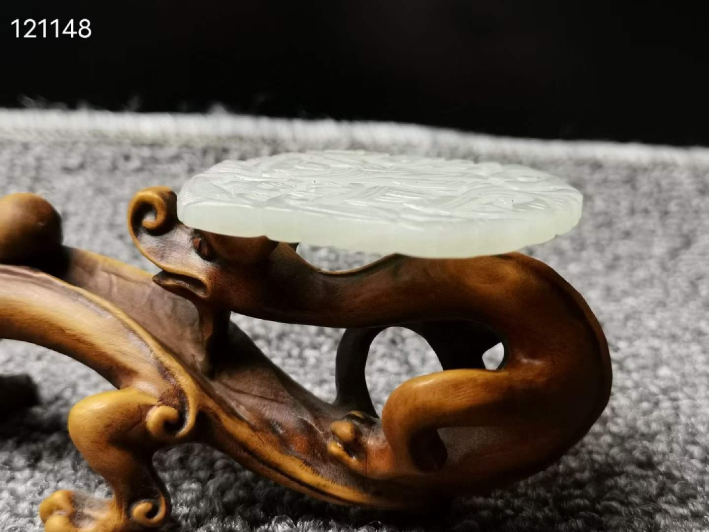 老和田玉白玉玉佩 镂空雕刻人物 玉质温润洁白