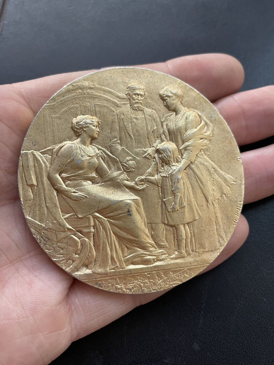 欧洲章牌-拍卖第24场 CH.Pillet～法国罗克鲁瓦储蓄银行镀金大银章 直径：63 mm ，119.6 g