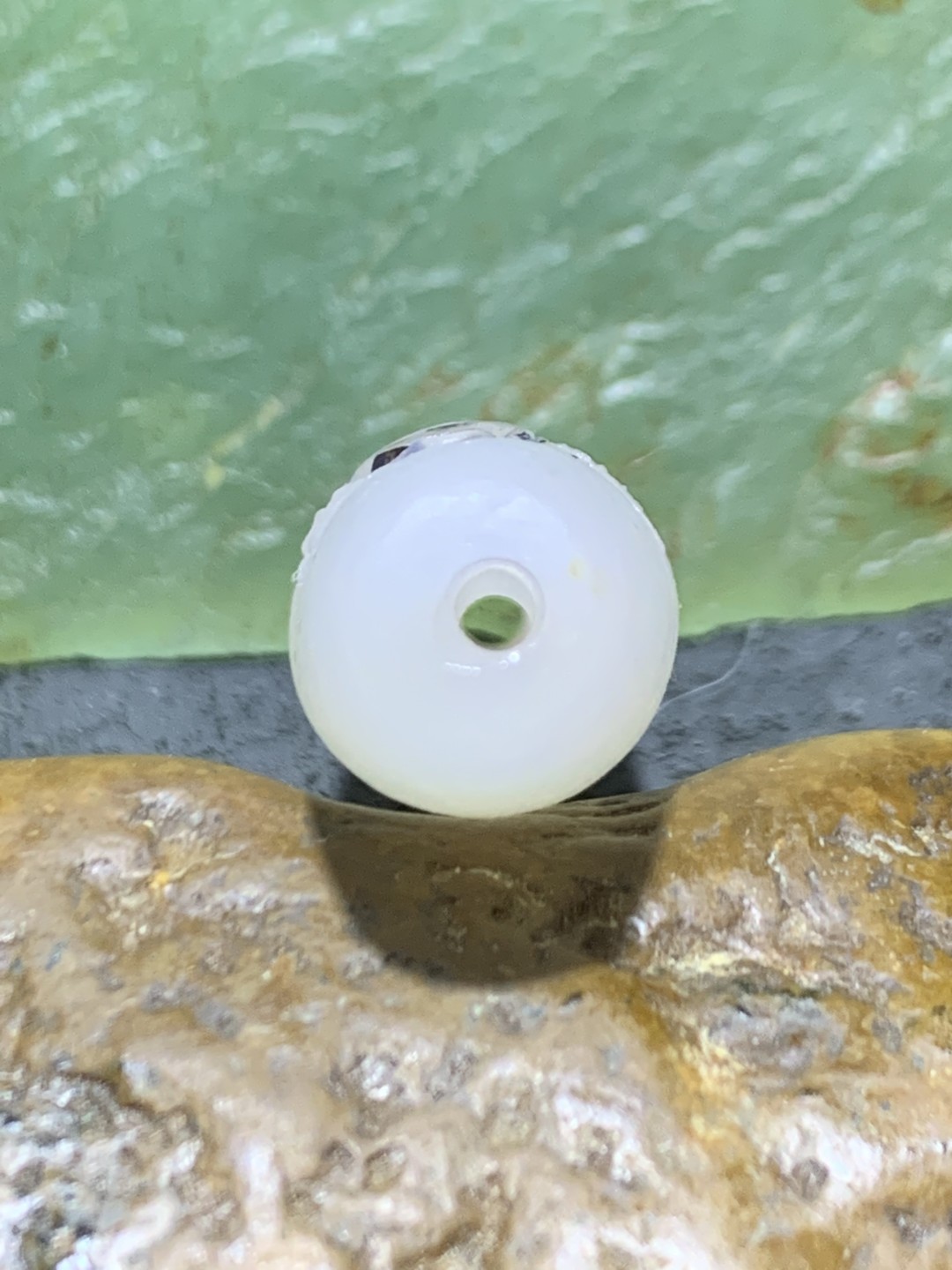 精美高玉化亚光海洋玉髓手工俏色巧雕无相佛意境大桶珠一个！