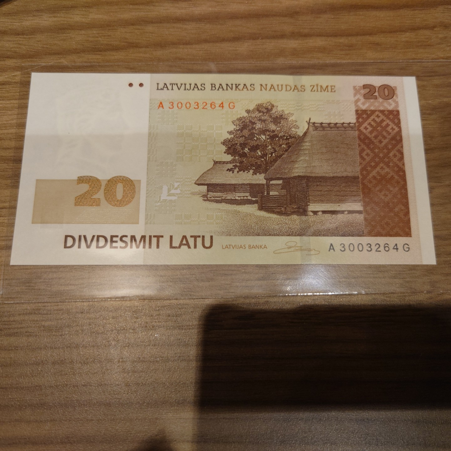 【世界钱币】精选微拍第63期暨2023年第十期 裸钞专场（有最新展会卖剩品种） 2007年拉脱维亚20元 全新绝品