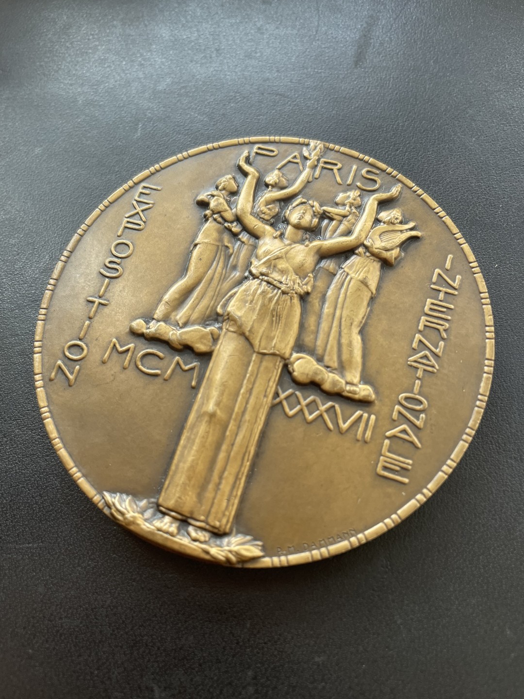 欧洲章牌-拍卖第24场 1937年法国巴黎世博会大铜章  直径：77 mm
