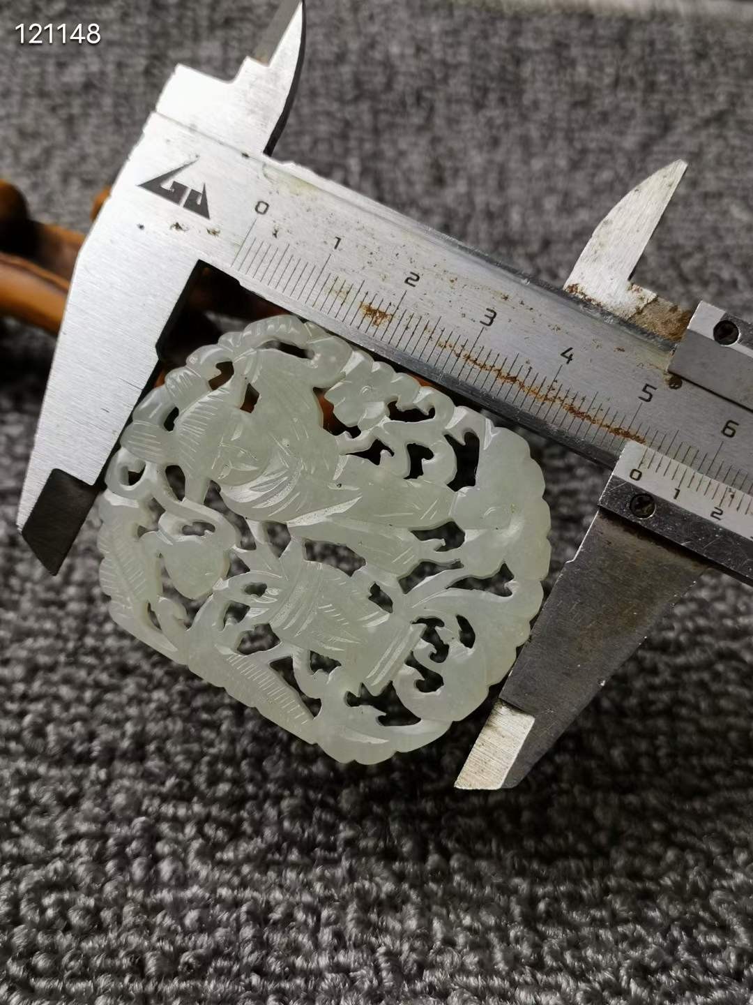 老和田玉白玉玉佩 镂空雕刻人物 玉质温润洁白