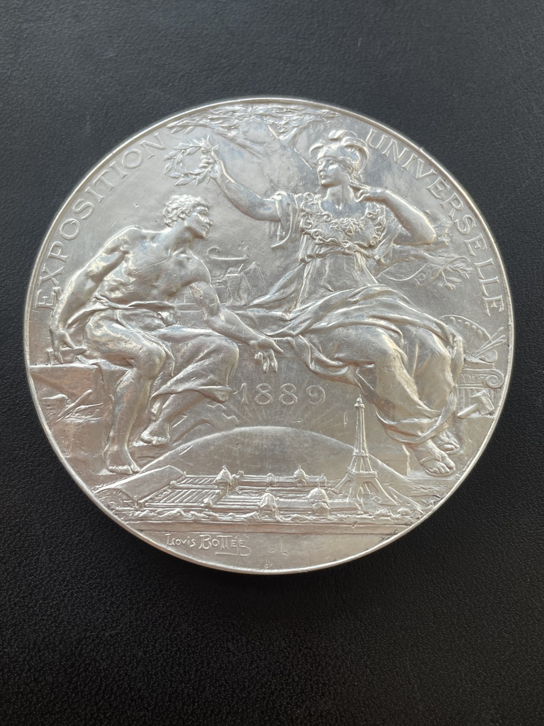 欧洲章牌-拍卖第24场 L.Bottée～1889年法国巴黎世博会镀银大铜章 直径：63mm