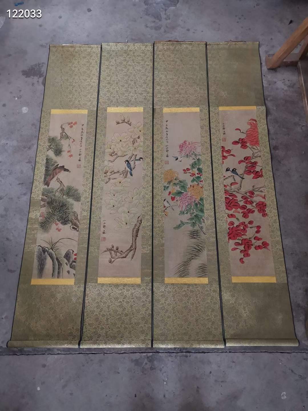 旧藏 邹一桂花鸟四屏邹一桂（1686年－1772年）清代官员，画家。字原褒，号小山，又号让卿，晚号二知老人，江苏无锡人。雍正五年二甲第一名进士，授翰林院编修。历官云南道监察御史、贵州学政、太常寺少卿、大理寺卿、礼部侍郎，官至内阁学士。