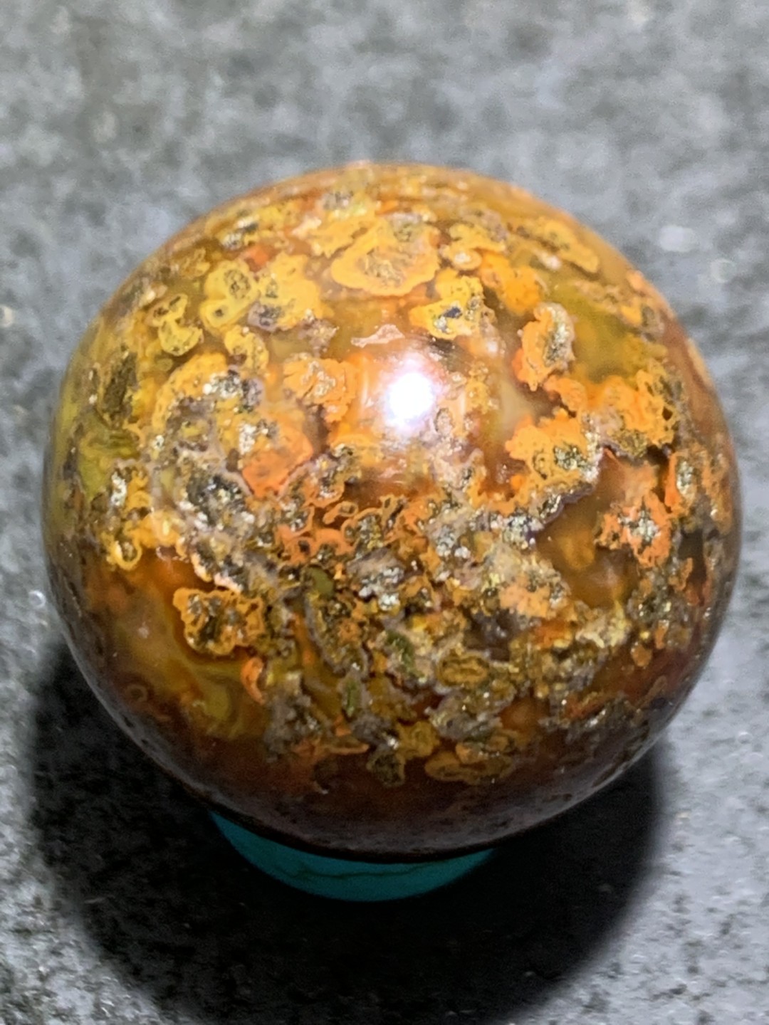 精美亚光原皮草花纹战国红玛瑙手工俏色巧雕鹰珠子一颗！