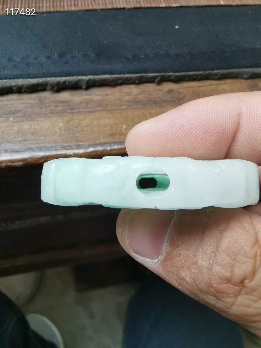 糯种飘花翡翠香囊挂件