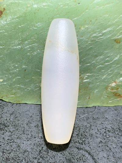 精美高玉化亚光海洋玉髓手工俏色巧雕无相佛意境大桶珠一个！ 精美高玉化亚光海洋玉髓手工俏色巧雕无相佛意境大桶珠一个！