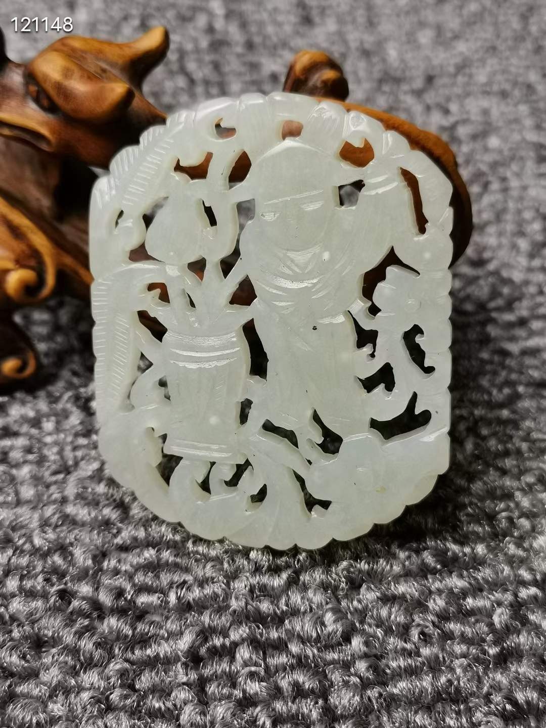 老和田玉白玉玉佩 镂空雕刻人物 玉质温润洁白