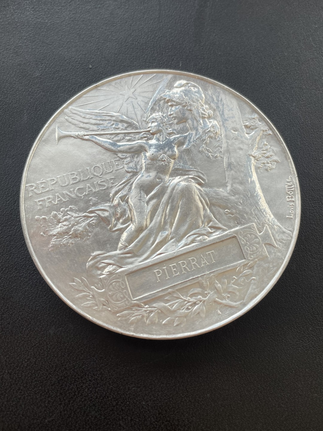 欧洲章牌-拍卖第24场 L.Bottée～1889年法国巴黎世博会镀银大铜章 直径：63mm