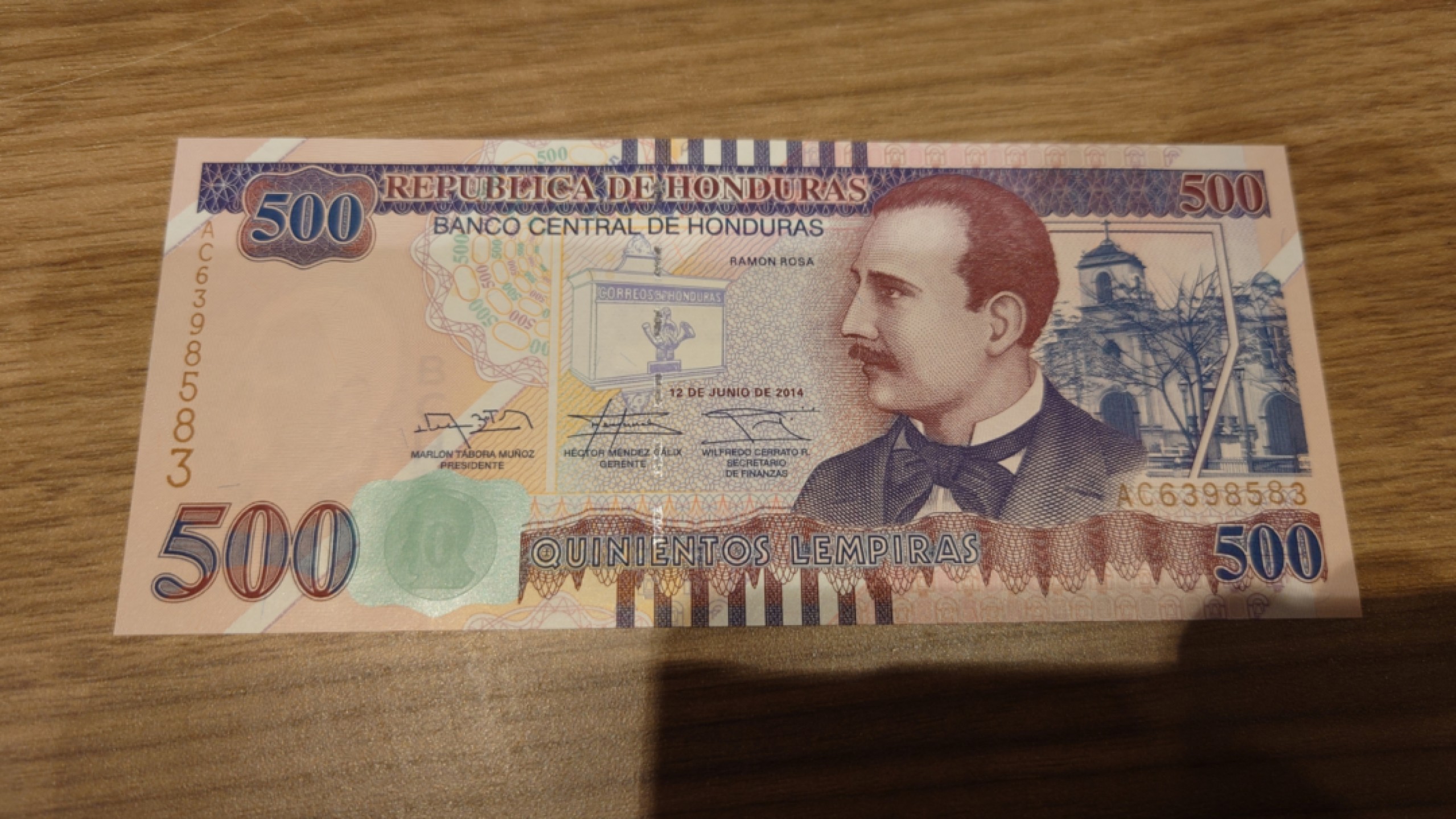 【世界钱币】精选微拍第63期暨2023年第十期 裸钞专场（有最新展会卖剩品种） 2014年洪都拉斯500元 全新绝品无47尾号583