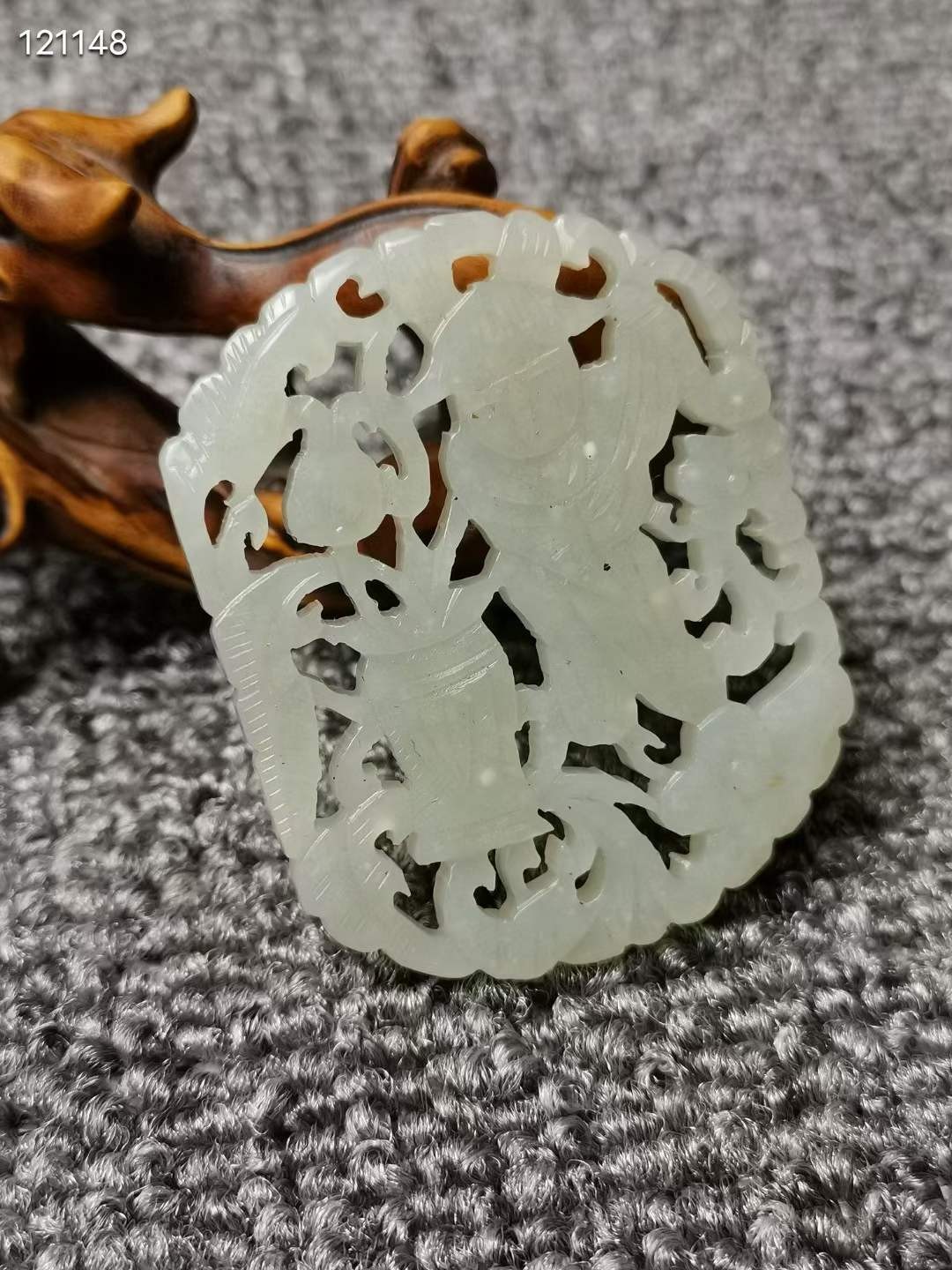 老和田玉白玉玉佩 镂空雕刻人物 玉质温润洁白