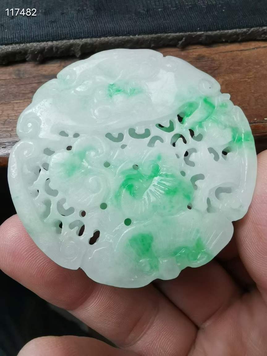 糯种飘花翡翠香囊挂件