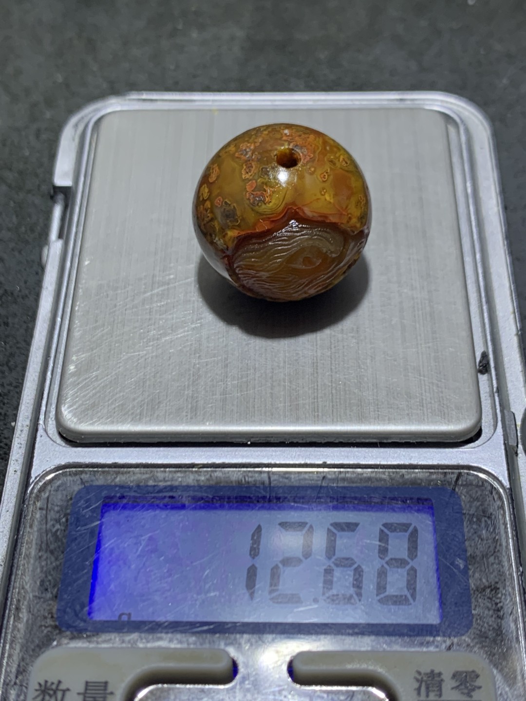 精美亚光原皮草花纹战国红玛瑙手工俏色巧雕鹰珠子一颗！