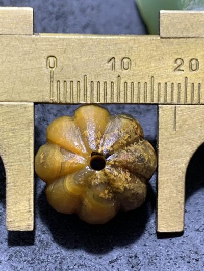 精美亚光草花纹战国红玛瑙手工雕刻瓜珠一颗！ 精美亚光草花纹战国红玛瑙手工雕刻瓜珠一颗！