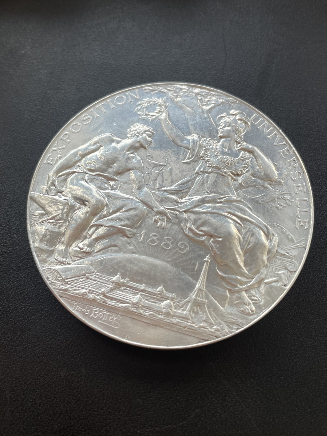 欧洲章牌-拍卖第24场 L.Bottée～1889年法国巴黎世博会镀银大铜章 直径：63mm