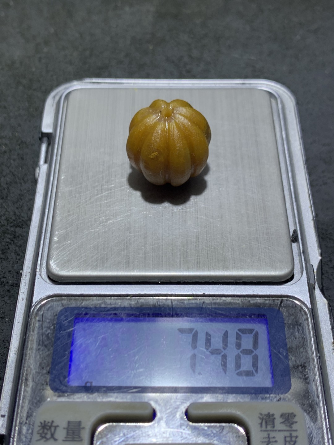 精美亚光草花纹战国红玛瑙手工雕刻瓜珠一颗！