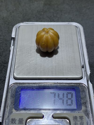 精美亚光草花纹战国红玛瑙手工雕刻瓜珠一颗！ 精美亚光草花纹战国红玛瑙手工雕刻瓜珠一颗！