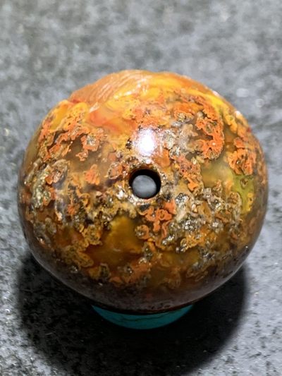 精美亚光原皮草花纹战国红玛瑙手工俏色巧雕鹰珠子一颗！ 精美亚光原皮草花纹战国红玛瑙手工俏色巧雕鹰珠子一颗！