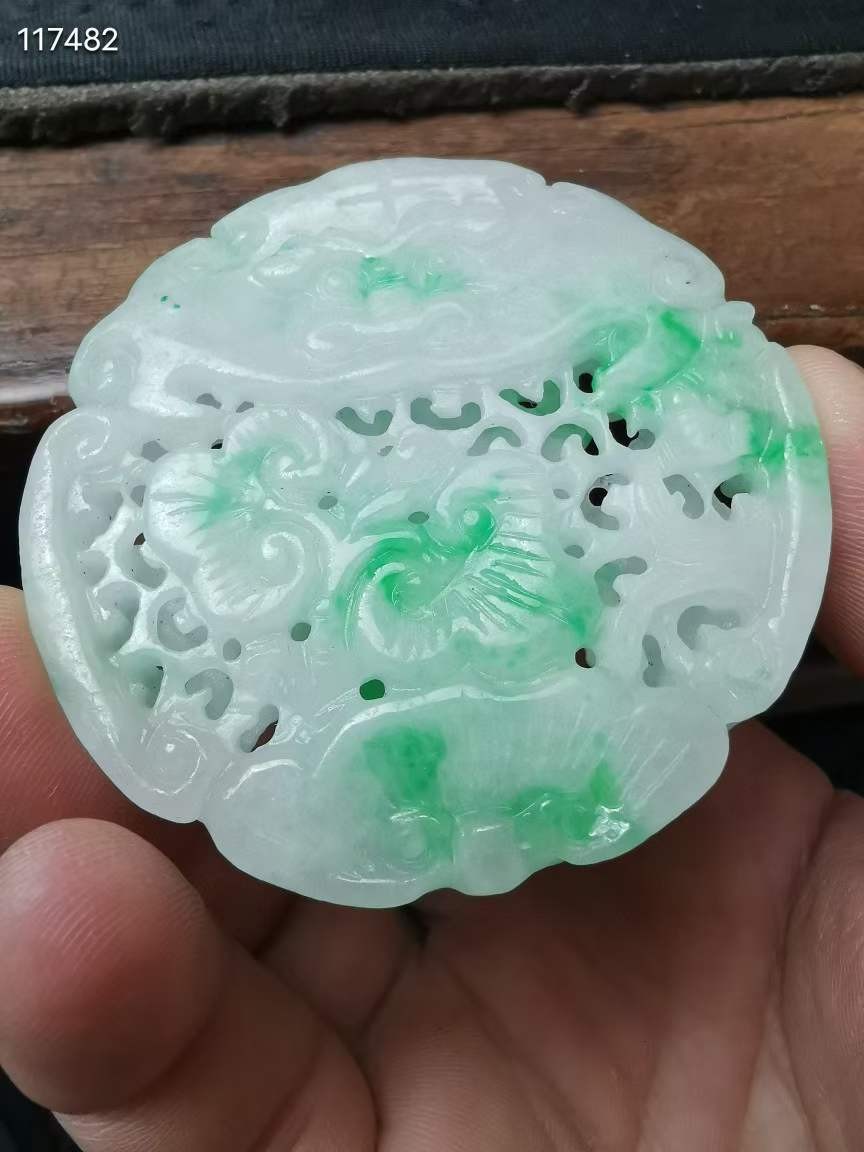 糯种飘花翡翠香囊挂件