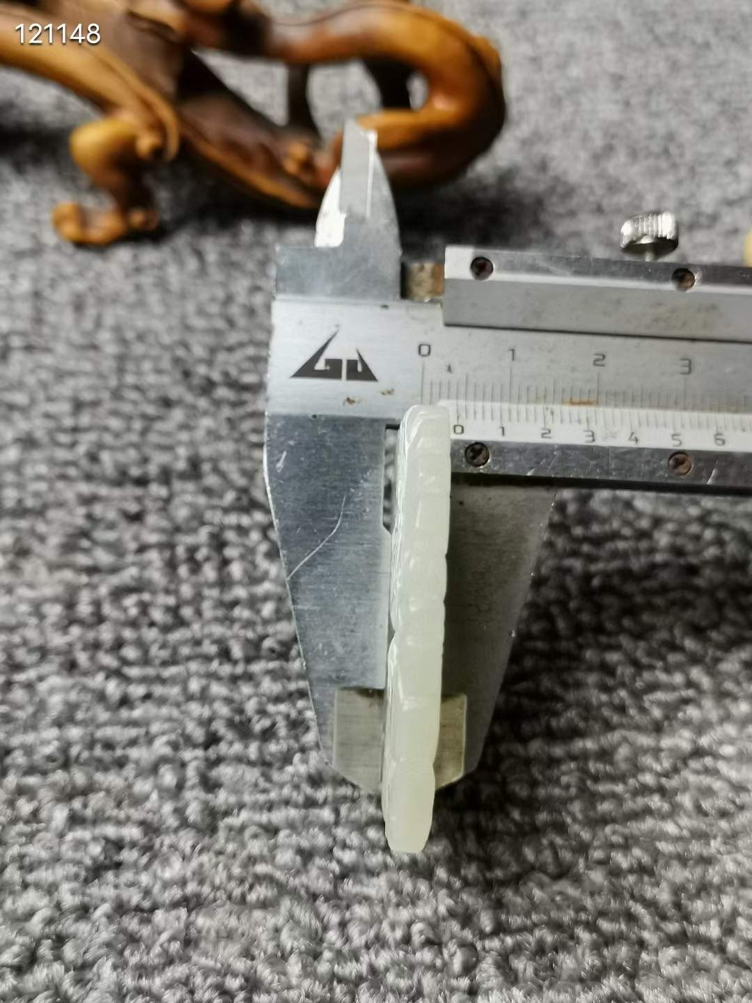 老和田玉白玉玉佩 镂空雕刻人物 玉质温润洁白