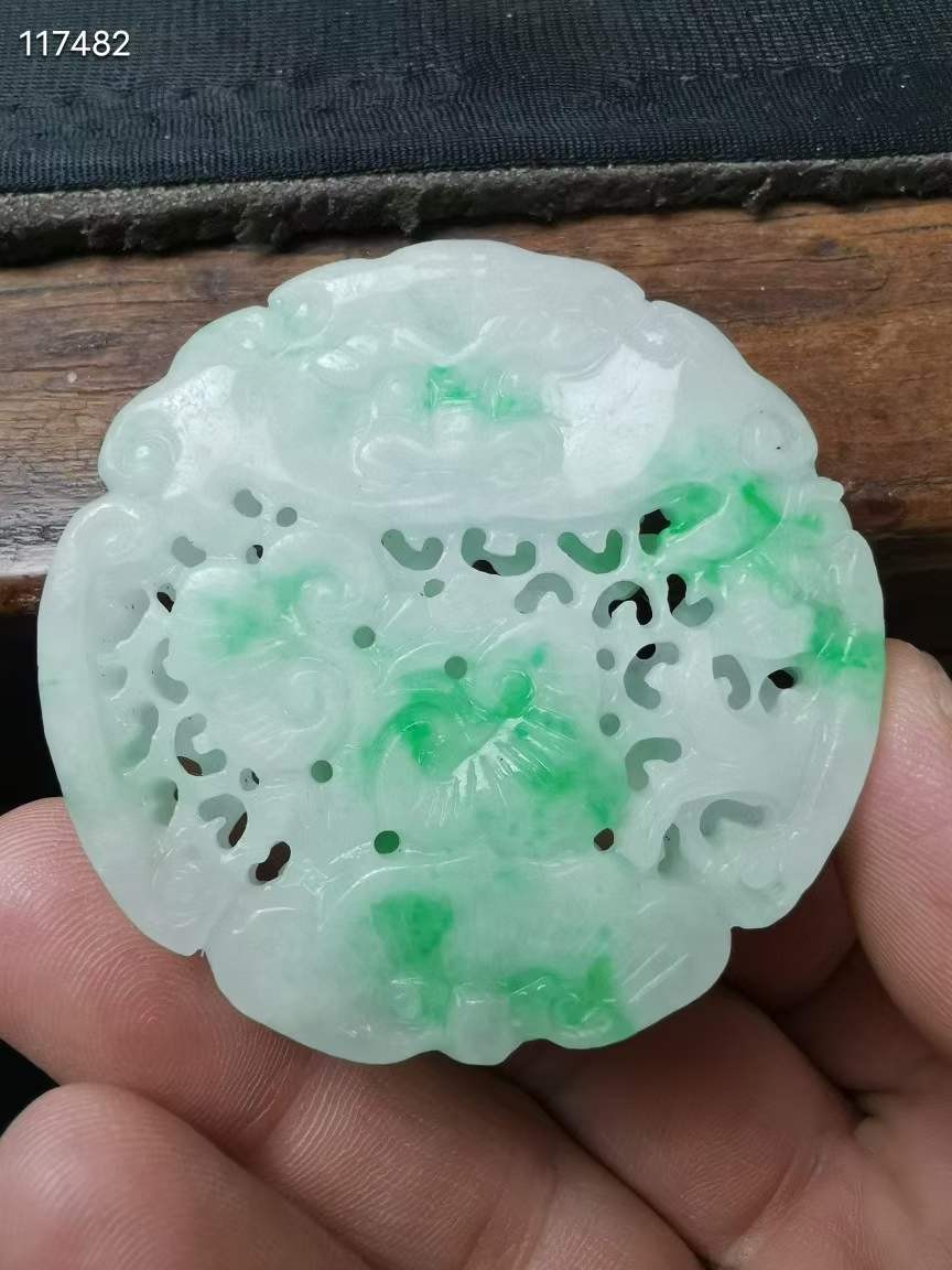 糯种飘花翡翠香囊挂件