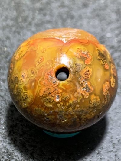 精美亚光原皮草花纹战国红玛瑙手工俏色巧雕鹰珠子一颗！ 精美亚光原皮草花纹战国红玛瑙手工俏色巧雕鹰珠子一颗！