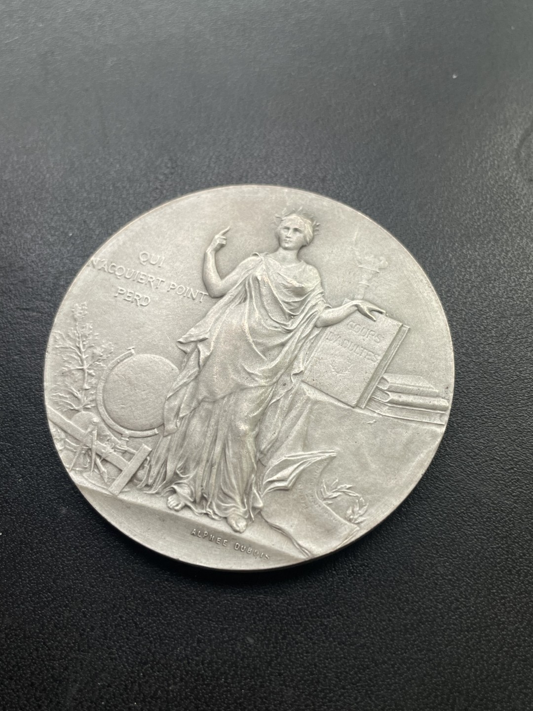 欧洲章牌-拍卖第24场 A.Dubois～1907年法国公共教育银奖章 直径：50 mm ，62 g