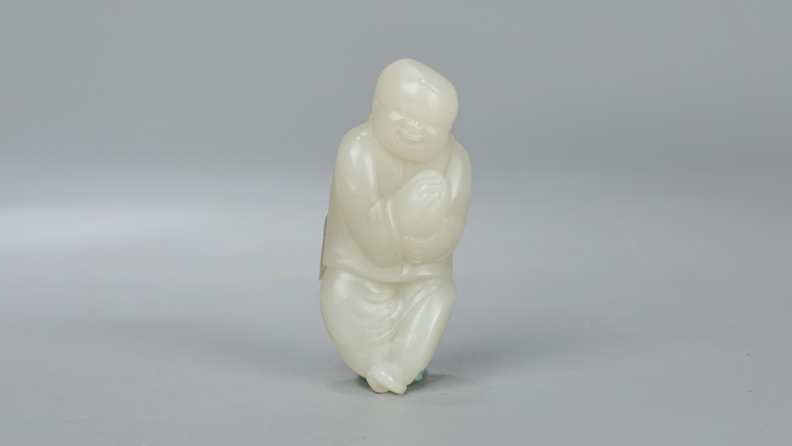 2023惠民拍卖会——国升推荐专场 和田白玉籽料“恭喜发财”人物手把件 现代 长度：5.7cm 重：43g