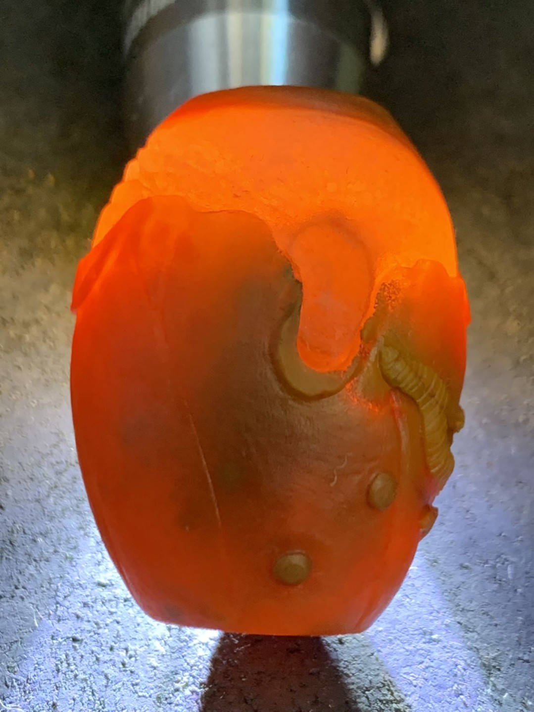 精美亚光冰飘战国红玛瑙手工雕刻春蚕大勒子一个，