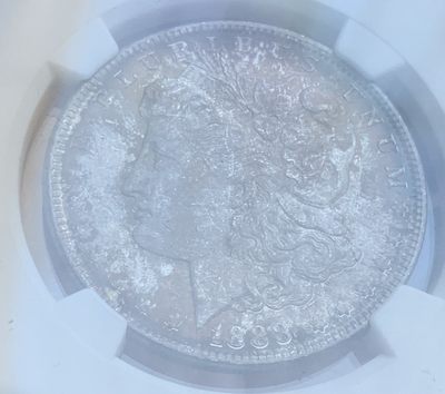 瓶子🏺第95期拍卖会 -  美国1888年好年份摩根大银币  欧陆包浆好状态  NGC  MS63