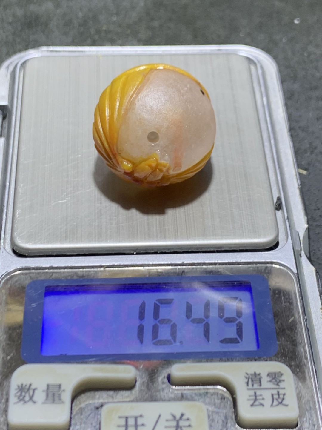 精美亚光冰飘战国红玛瑙手工俏色巧雕一心向佛意境珠一颗！
