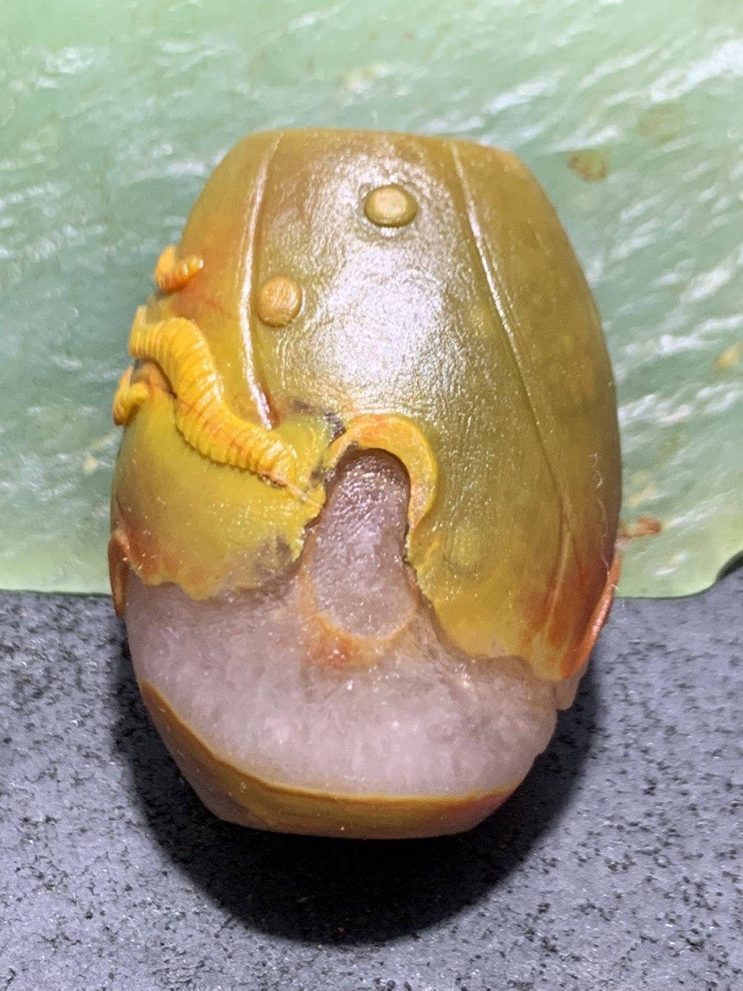 精美亚光冰飘战国红玛瑙手工雕刻春蚕大勒子一个，