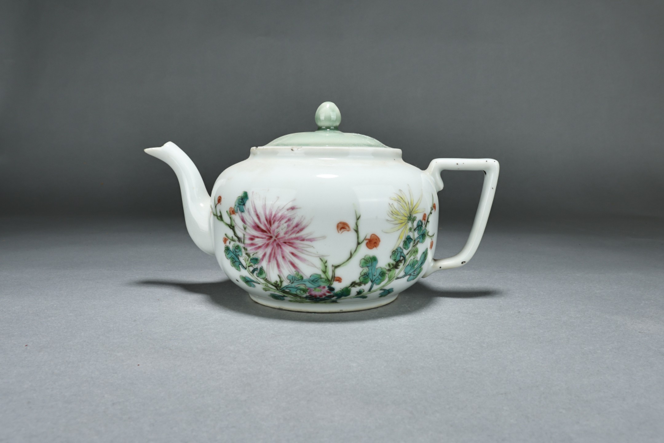 2023惠民拍卖会——国升推荐专场 “漱玉”粉彩花卉直壶 民国 20.5*10cm