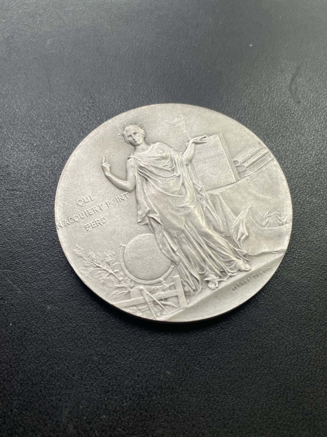 欧洲章牌-拍卖第24场 A.Dubois～1907年法国公共教育银奖章 直径：50 mm ，62 g