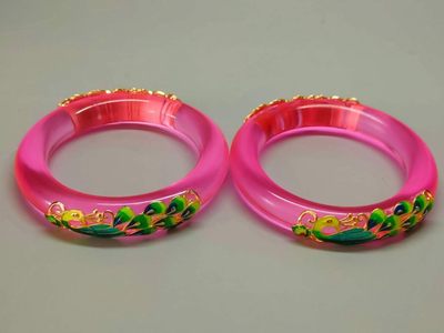 漆器盒装景泰蓝银鎏金宝石手镯 ，晶莹剔透，光彩夺目，硬度达九以上，精美漂亮，佩戴大气！重240克 漆器盒装景泰蓝银鎏金宝石手镯 ，晶莹剔透，光彩夺目，硬度达九以上，精美漂亮，佩戴大气！重240克