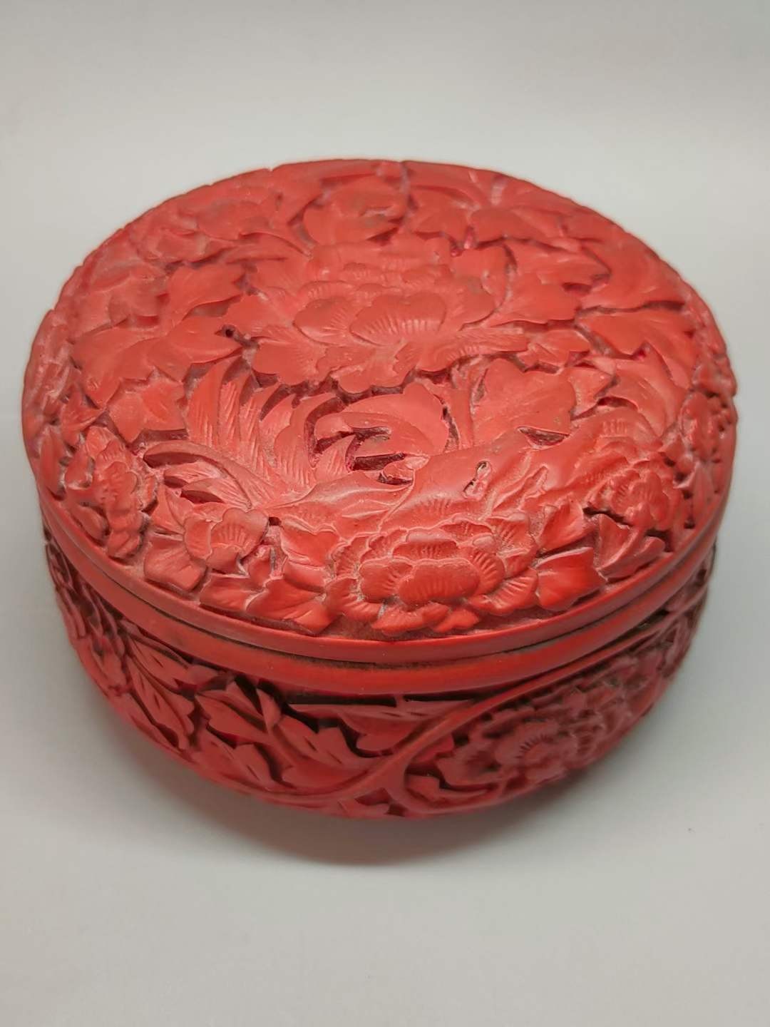 漆器盒装景泰蓝银鎏金宝石手镯 ，晶莹剔透，光彩夺目，硬度达九以上，精美漂亮，佩戴大气！重240克