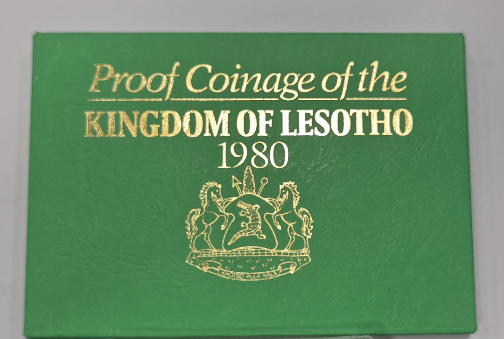 博洋堂章牌藏家系列场②暨第030期（全场包邮） 1980年莱索托精致套币（含莫舒舒一世纪念碑10洛蒂银币）盒证齐全