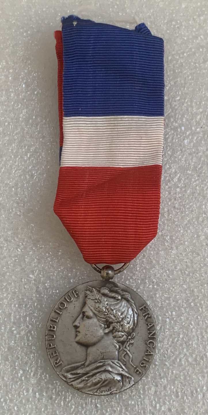 瓶子🏺第95期拍卖会  法国劳动银奖章 丰饶角银标 11.3克