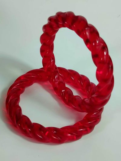 楠木描金盒装宝石手镯 ，晶莹剔透，光彩夺目，硬度达九以上，精美漂亮，佩戴大气！ 楠木描金盒装宝石手镯 ，晶莹剔透，光彩夺目，硬度达九以上，精美漂亮，佩戴大气！