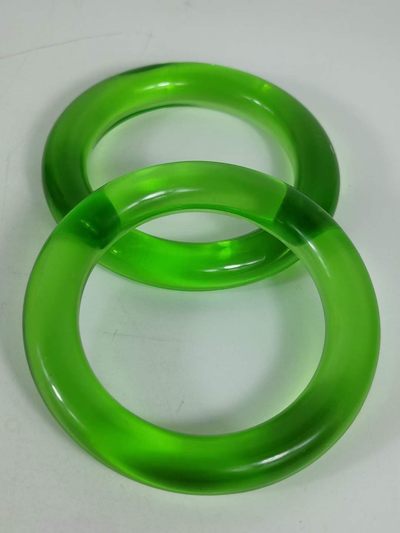 楠木描金盒装宝石手镯 ，晶莹剔透，光彩夺目，硬度达九以上，精美漂亮，佩戴大气！ 楠木描金盒装宝石手镯 ，晶莹剔透，光彩夺目，硬度达九以上，精美漂亮，佩戴大气！