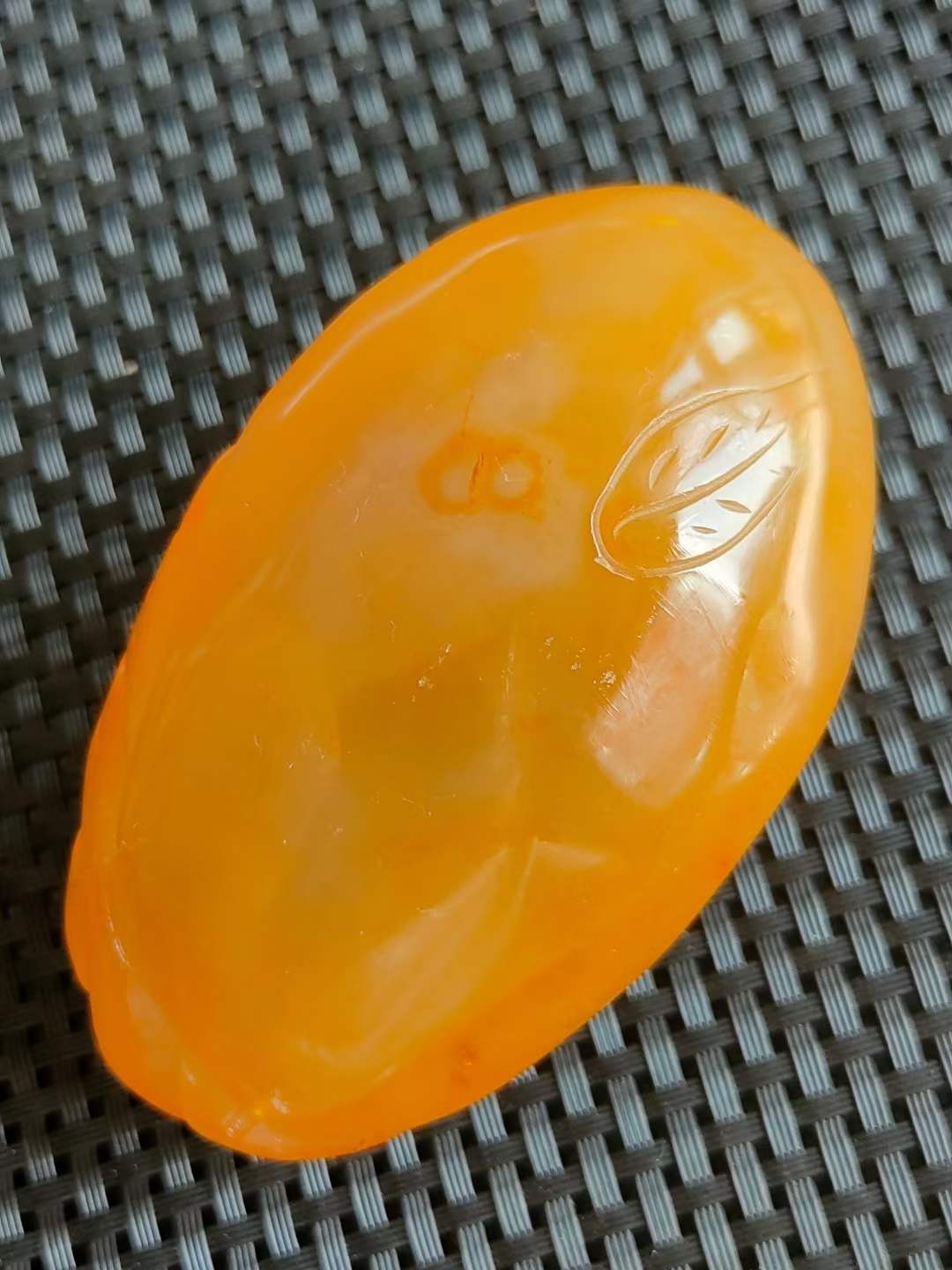 精品和田玉，缕空雕刻，玉质细腻油润，底庄干净。