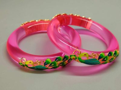 漆器盒装景泰蓝银鎏金宝石手镯 ，晶莹剔透，光彩夺目，硬度达九以上，精美漂亮，佩戴大气！重240克 漆器盒装景泰蓝银鎏金宝石手镯 ，晶莹剔透，光彩夺目，硬度达九以上，精美漂亮，佩戴大气！重240克