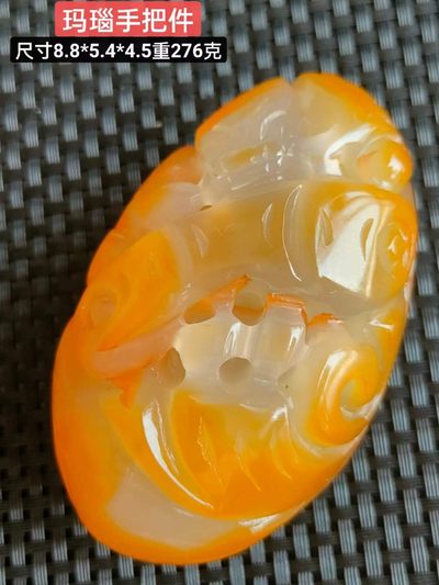 精品和田玉，缕空雕刻，玉质细腻油润，底庄干净。 - 精品和田玉，缕空雕刻，玉质细腻油润，底庄干净。