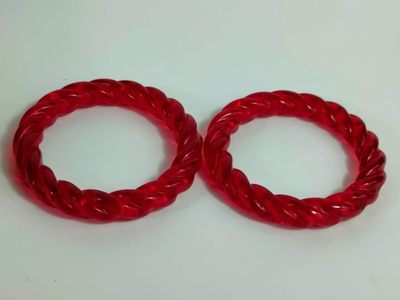 楠木描金盒装宝石手镯 ，晶莹剔透，光彩夺目，硬度达九以上，精美漂亮，佩戴大气！ 楠木描金盒装宝石手镯 ，晶莹剔透，光彩夺目，硬度达九以上，精美漂亮，佩戴大气！