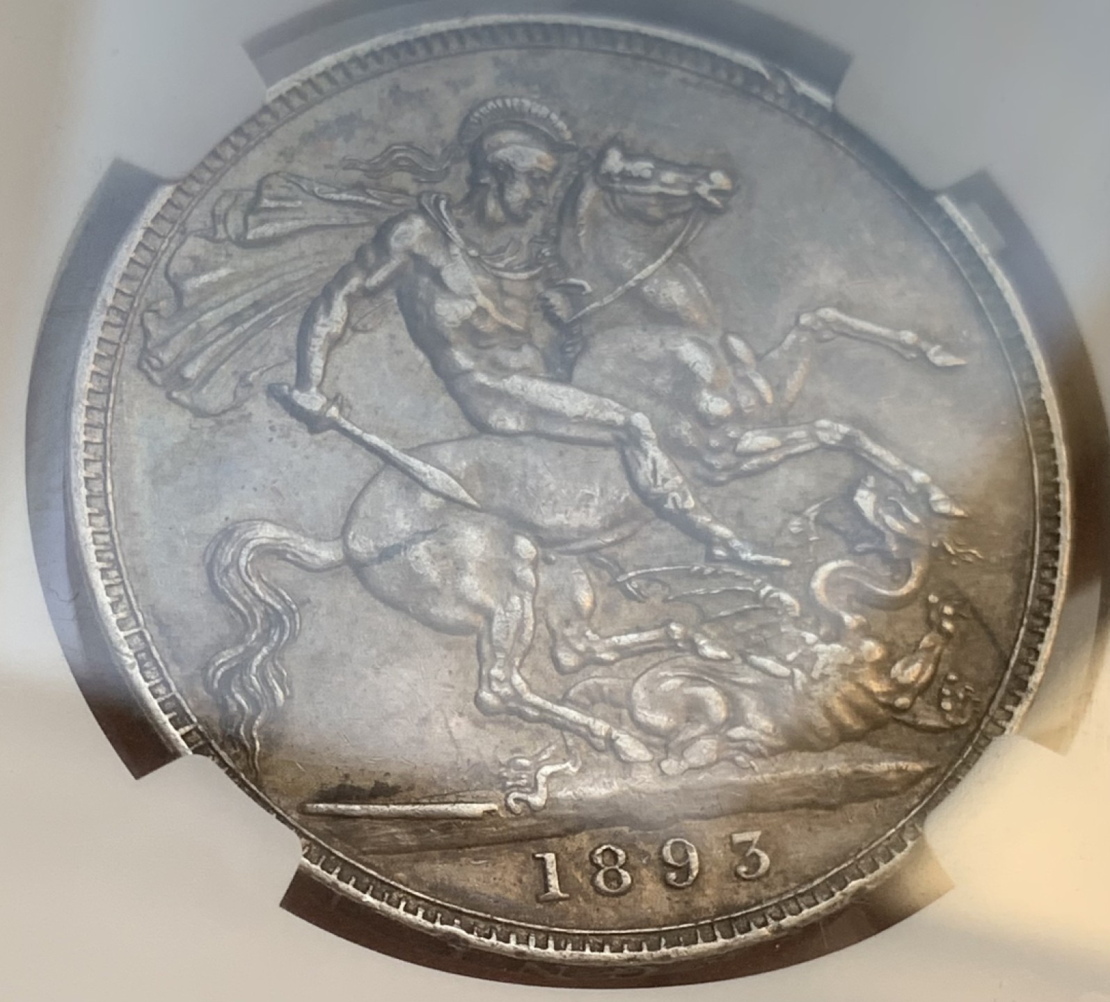 瓶子🏺第95期拍卖会  英国1893年维多利亚披纱马剑克朗银币 NGC  AU55