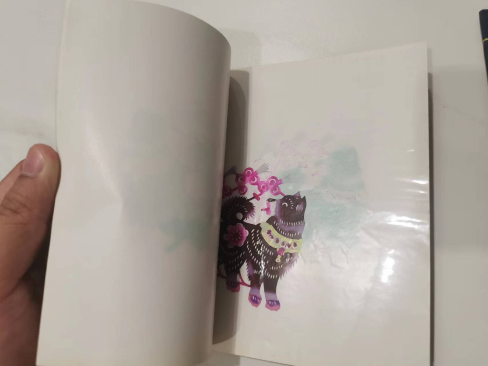241.【麦稀奇世界钱币展★鲸贝乐淘★两拍包邮】三字经·第“融四岁，能让梨”号拍卖 【中国民间剪纸两本】生肖狗12张，12生肖12张，精美收藏品，民间艺术