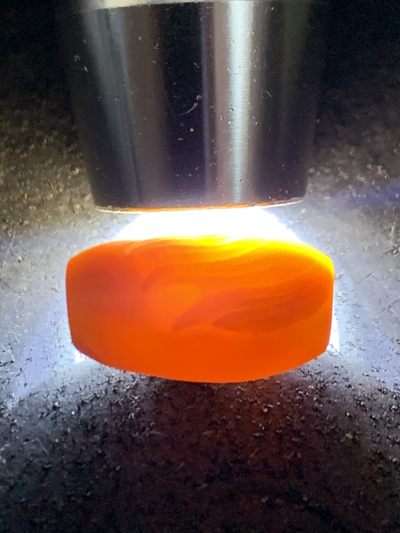 精美亚光冻料战国红玛瑙俏色巧雕刻秃鹫桶珠一颗！ 精美亚光冻料战国红玛瑙俏色巧雕刻秃鹫桶珠一颗！