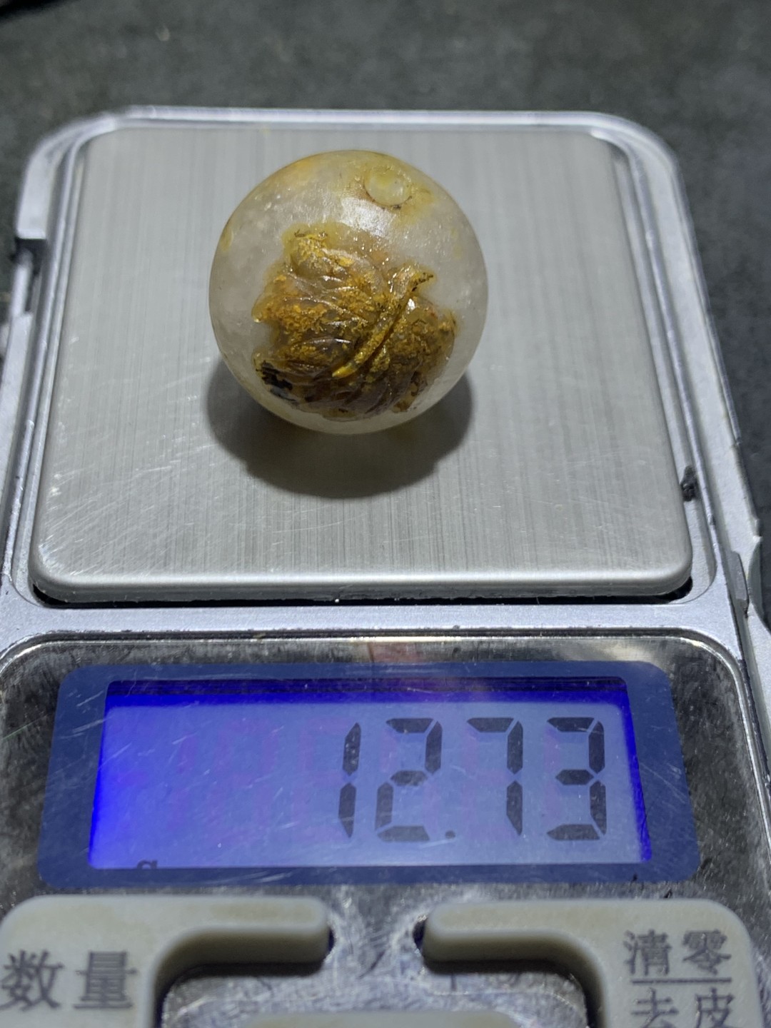 精美冰飘亚光原皮草花纹战国红玛瑙手工俏色巧雕落叶珠一个