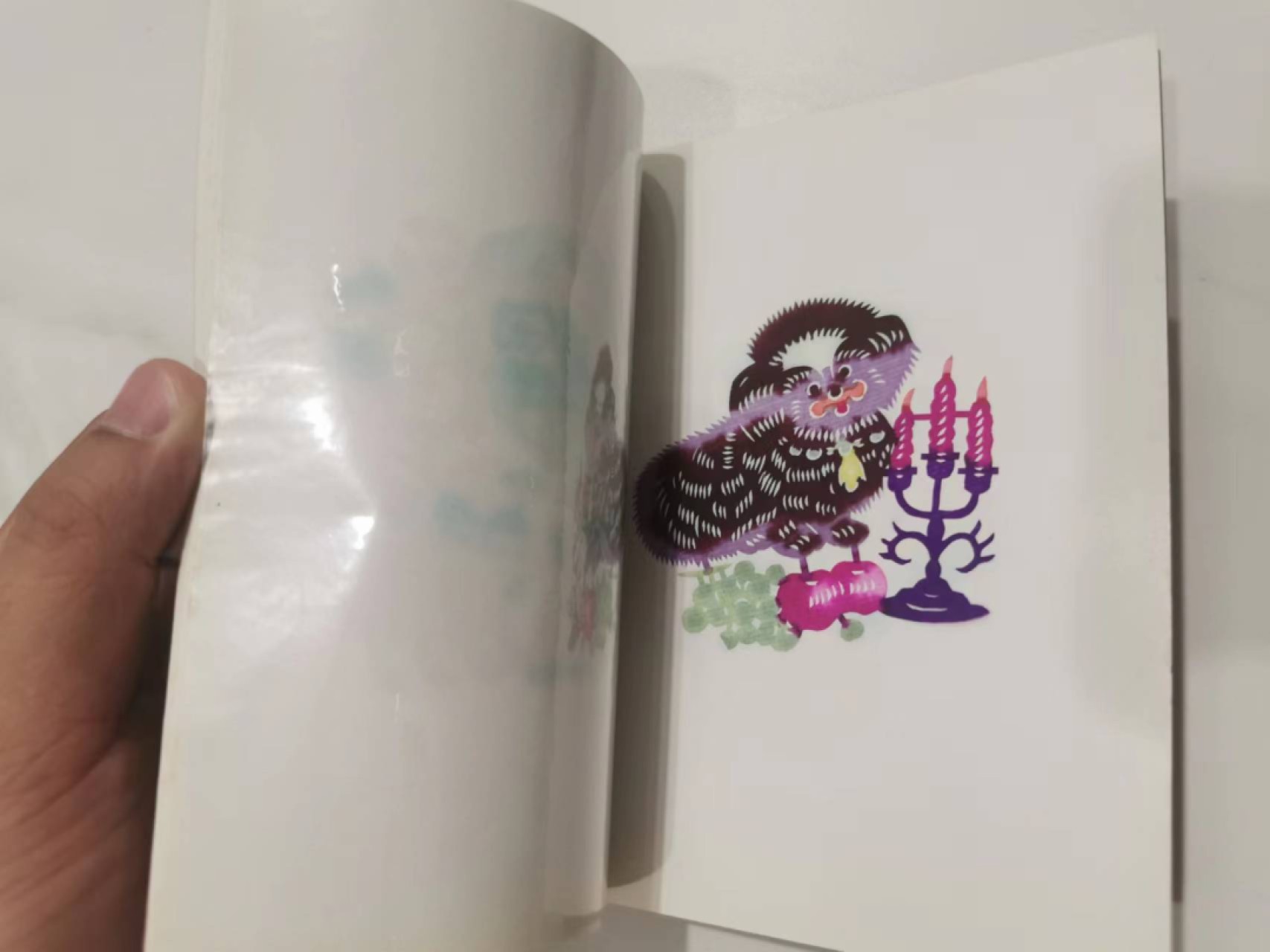 241.【麦稀奇世界钱币展★鲸贝乐淘★两拍包邮】三字经·第“融四岁，能让梨”号拍卖 【中国民间剪纸两本】生肖狗12张，12生肖12张，精美收藏品，民间艺术